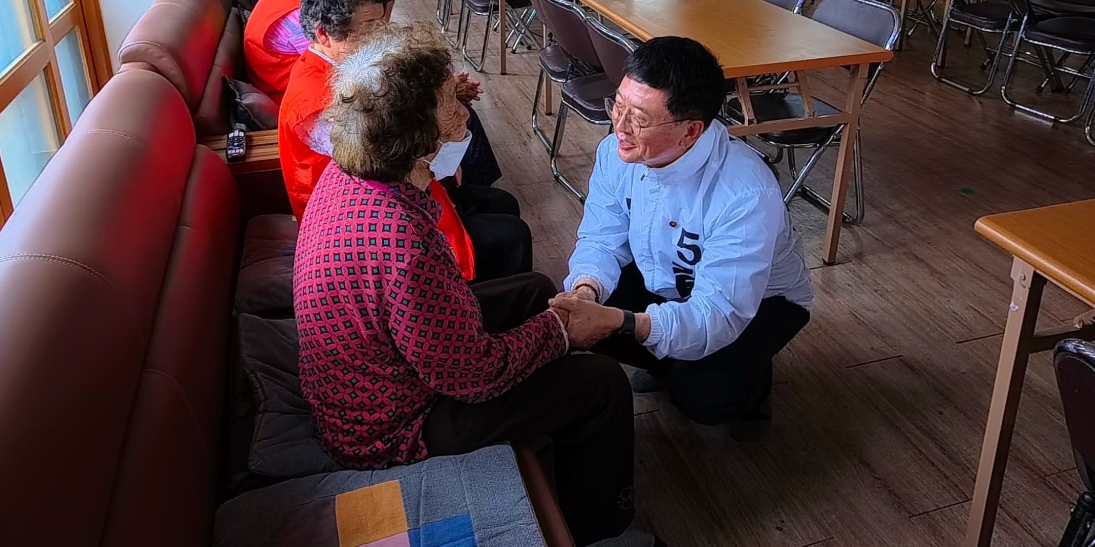 본투표를 하루 앞두고 막바지 총력유세에 나선 김덕홍 후보